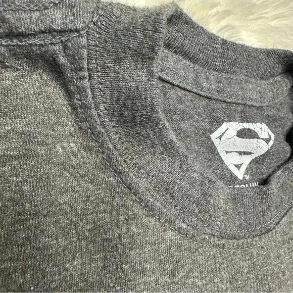 Superman T-Shirt Grey & Red Size 5T - Picture 4 of 16